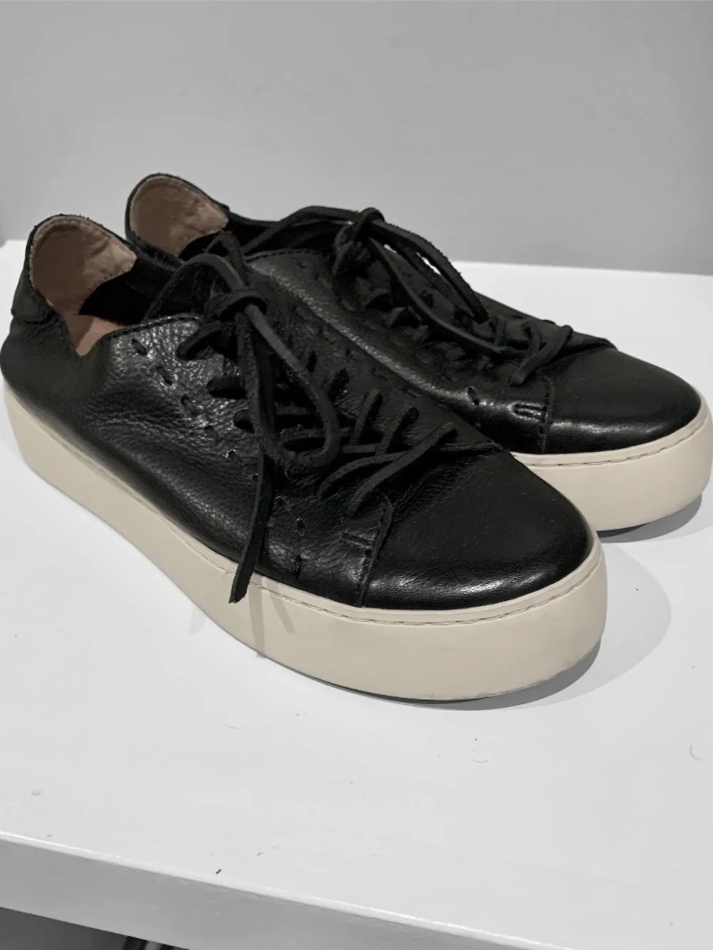Frye Lena Low Black Leather Oxford Sneakers Lace-Up Shoes Women's 6 M - Picture 2 of 8